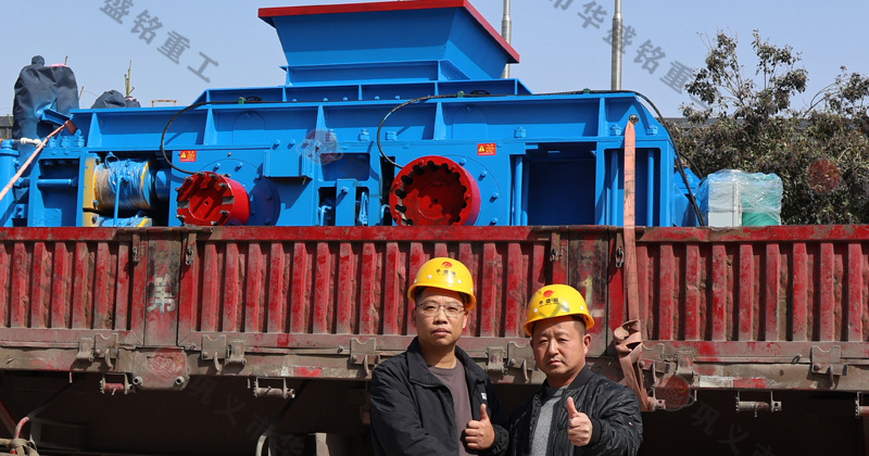 鵝卵石制砂用什么破碎機(jī)？推薦對(duì)輥機(jī)價(jià)格不貴還耐用